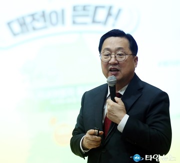 이장우 대전시장 “대전이 뜬다” 모범운전자 앞에서 대전 변화 직접 설명
