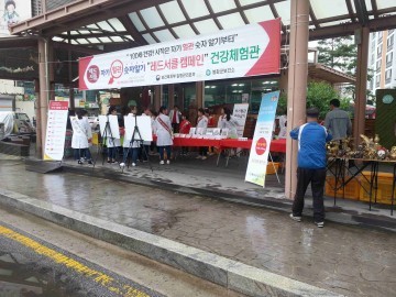 이동국 봉화군 보건소장 춘양장터에서 건강체험관 운영