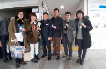 건전한 중개문화 정착 위해 공인중개사 명찰 패용제 실시하는 서산