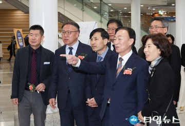 ‘2023 대전미래교육박람회’ 둘러보는 설동호 대전시교육감