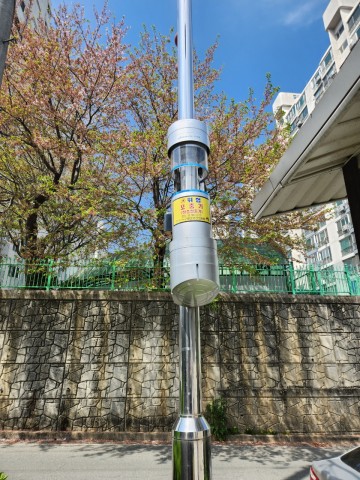 구례군, 친환경 포충기로 해충 퇴치 나서      