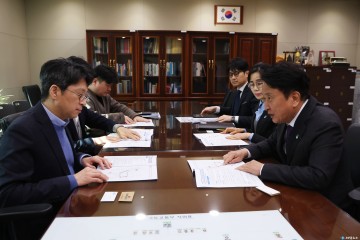 김영환 지사, 국토부 방문… 청주공항~김천 철도 등 현안 반영 건의