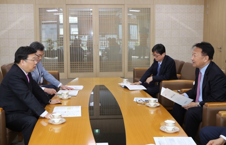권선택 대전시장, 현안사업 해결 위해 유일호 국토교통부장관 만나!