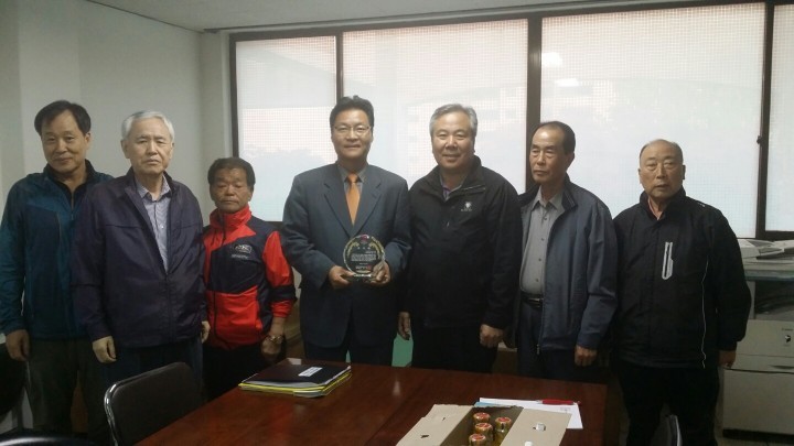 대전시의회 윤기식 의원, 판암주공6단지 입주민들로부터 감사패 받아!