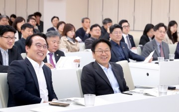 강기정 광주시장, 제11회 정책포럼 참석