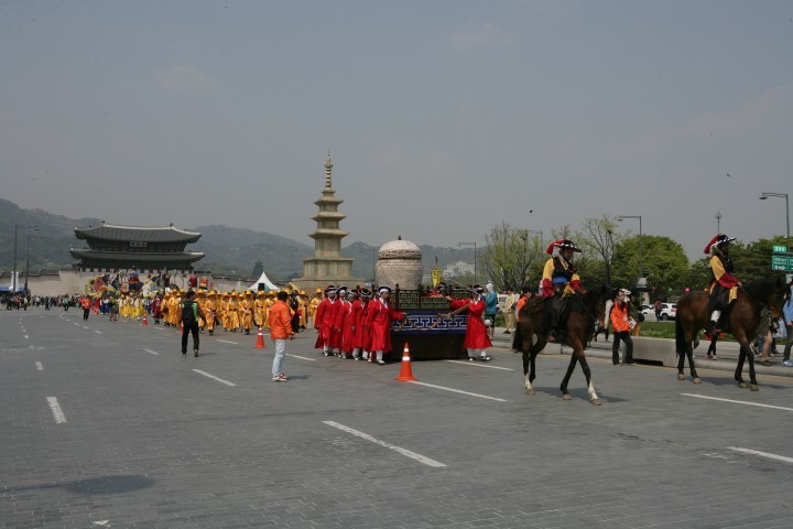 글로벌 축제를 향한 날개짓 