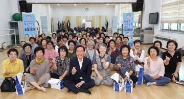 의성군, 맞춤형 수중운동교실 수료식 가져