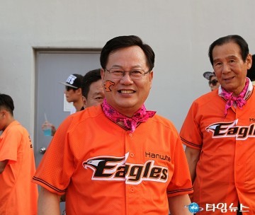 이은권 의원, 페이스페인팅하고 한화 응원!