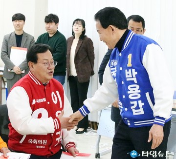 인사 나누는 이은권·박용갑 대전 중구 국회의원 후보