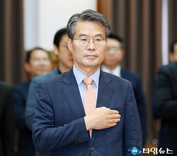 국민의례 하는 박경호 국민의힘 대전 대덕구당협위원장
