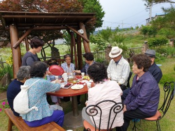  의성군, 치매환자쉼터 어르신 야외정원 나들이