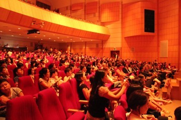  김천국제가족연극제가  “모이자, 놀자, 즐기자"라는 테마로 축제의 장