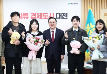 이장우 대전시장, ‘연 In 대전’ 결혼 1·2호 축하