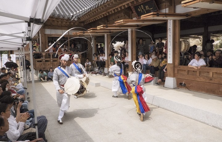 첩첩 산중에 흐드러지게 울려 퍼진 풍류 한바탕