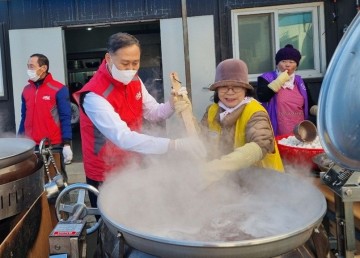 신안군 압해읍, 어르신 대상 동지맞이 팥죽·동치미 나눔