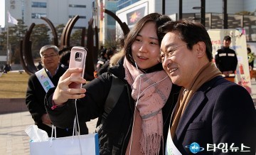 저랑 셀카 찍어요! 박범계 의원님!