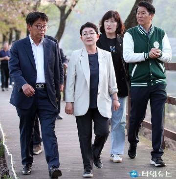 ‘대청호 대덕뮤직페스티벌’ 개막식 참석하는 박정현 국회의원 당선자
