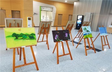 세종시교육청, 갤러리 정우경 작가 예술작품 기부전시회 열어