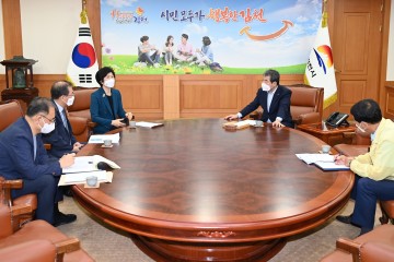 김충섭 시장, 윤옥현 김천大 총장 면담
