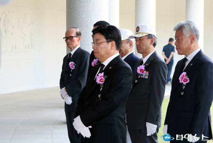 권선택 대전시장, 대전보훈공원 참배