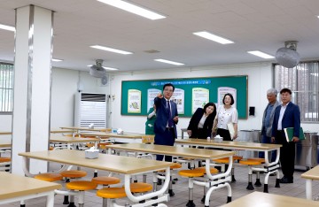 조원휘 대전시의회 의장·이금선 위원장, 유성초 방문해 교육환경 개선 약속