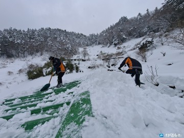 울릉119안전센터 "집집마다 눈 치우느라 정신없어요" 