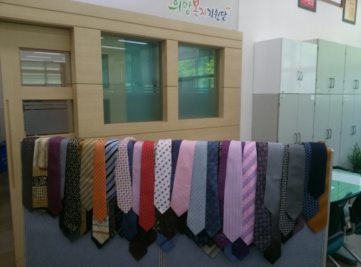 사천시청 공무원들, 넥타이 500개 모아 기증