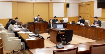 대전시의회 산건위, 소상공인 지원 30만원 축소·트램 혼잡 대책 질의