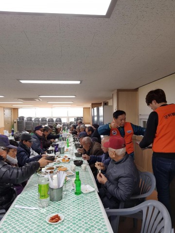 군위군 볼링협회, 우보면 어르신 식사봉사 펼쳐