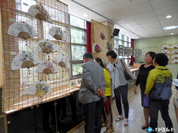  작품전시회, 주민과 유쾌한 감상 가져