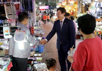 김경훈 대전시의회 의장, 추석맞이 전통시장 방문