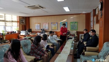 부천오정교회 부천덕산초등학교 졸업생에게 장학금 전달 