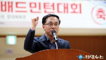 박희조 동구청장 “짧게, 더 힘차게”…배드민턴대회 응원