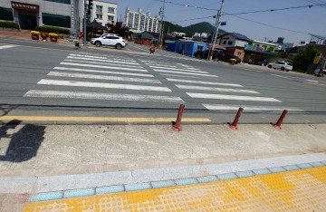 강진군, LED 바닥형 보행신호등 설치