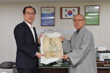 혜철 스님 청주고인쇄박물관에 대성사(주지 혜철) 소장유물 관음보살도1건 1점을 기증