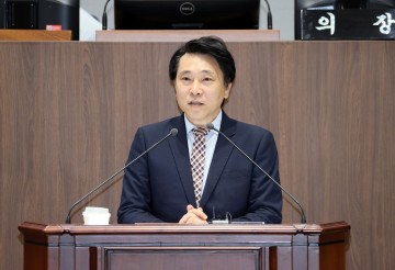 안종혁 충남도의회 의원, 새벽 꽃다발 의전 직격…“과잉 충성”