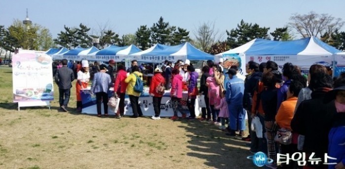 포항시 지역 대표음식인 영일만 검은돌장어의 소스 시민들이 결정해주세요  