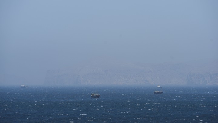 이란 혁명수비대 “호르무즈 군함 통과 시 강력 대응” 보복 경고