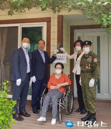 충북남부보훈지청, 국가유공자 명패 달아드리기 릴레이 행사 실시