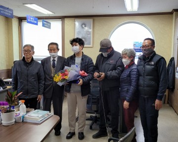 태안군, 3개 민간단체장 "타락한 군정, 길라잡이 될 공직자" 감사패 수여.....