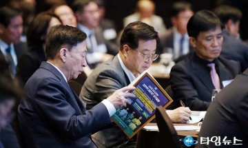 설동호 대전시교육감, 대전경제포럼서 ‘AI 시대 경청’