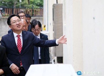 한전 대전보급소 둘러보는 이장우 대전시장