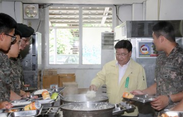 권선택 대전시장, 을지연습 참가 군부대 위문