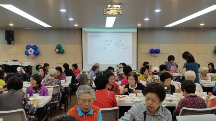 군산성원교회 창립 40주년 경로잔치“어르신 건강하세요”