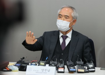 경찰,고액 수임료 의혹  양부남 전,고검장 영장 재신청 검토