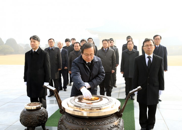 [동정] 송하영 한밭대 총장, 국립대전현충원 참배