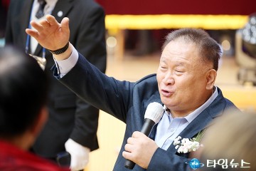 신흥초등학교 ‘개교 100주년 기념식’에서 축사하는 이상민 국회의원