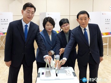 박용갑·김제선 후보, 함께 사전투표 참여