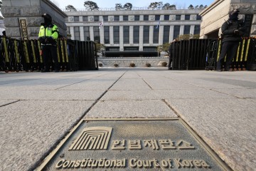 尹, 14일 헌재 첫 변론 불출석…"신변안전·불상사 우려"