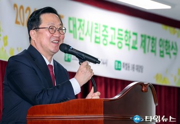 평균 60세 285명 입학…이장우 대전시장, 대전시립중·고 격려